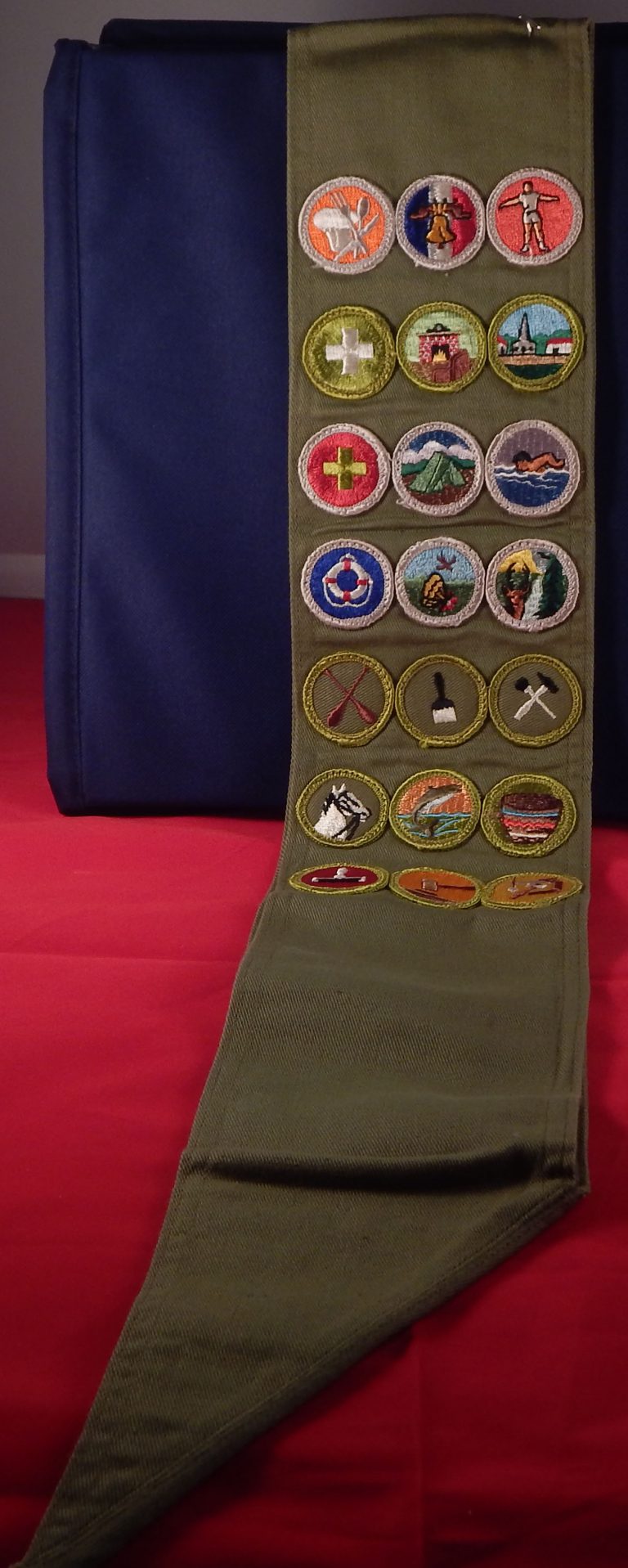 Sash Khaki 30" with 28 mixed rolled edge and Khaki merit badges